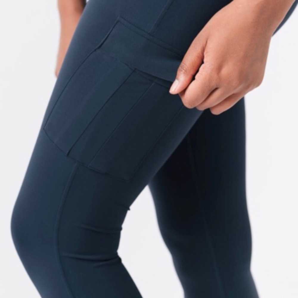 Zyia new with tags LUXE CARGO LEGGING